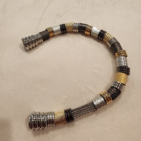 Erica Zap Mesh Bracelet & Earrings in rhodium/gold/black Finish - Never Worn - Picture 6 of 10